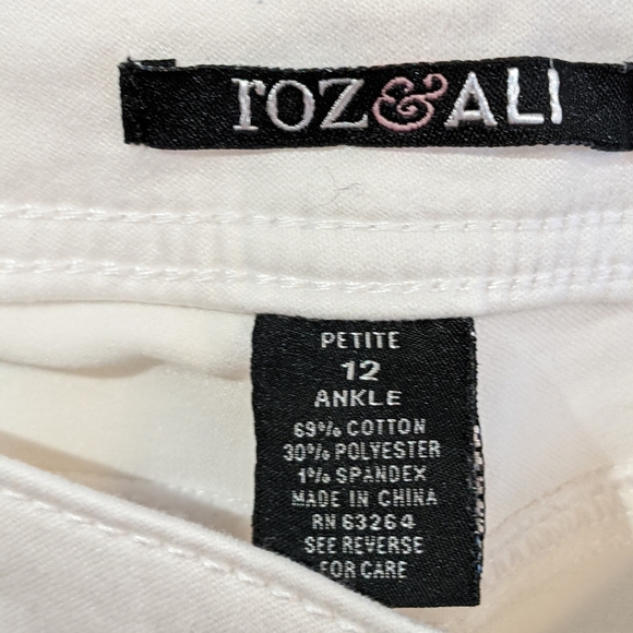🌲Roz & Ali Women's White pants Size 12P - Picture 4 of 4